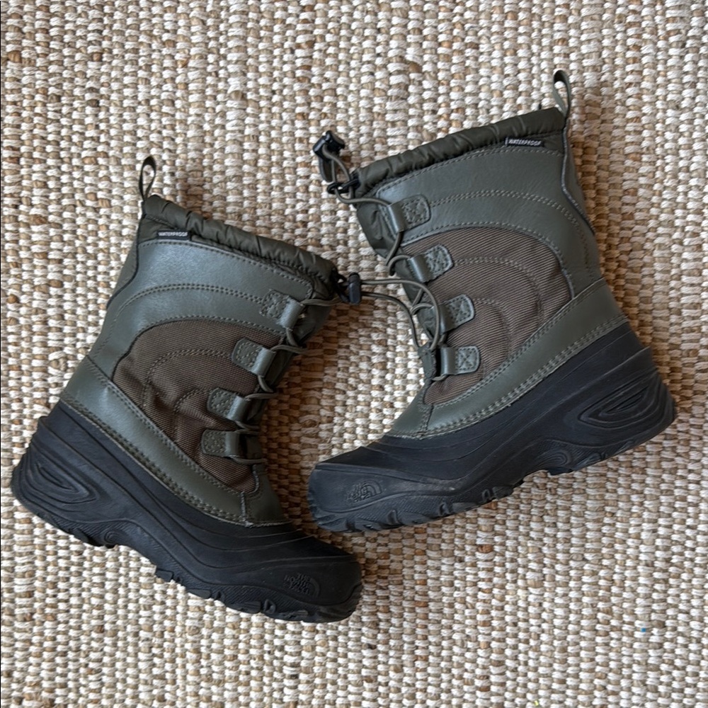 North face Kids Olive Green Winter Boots size 2
